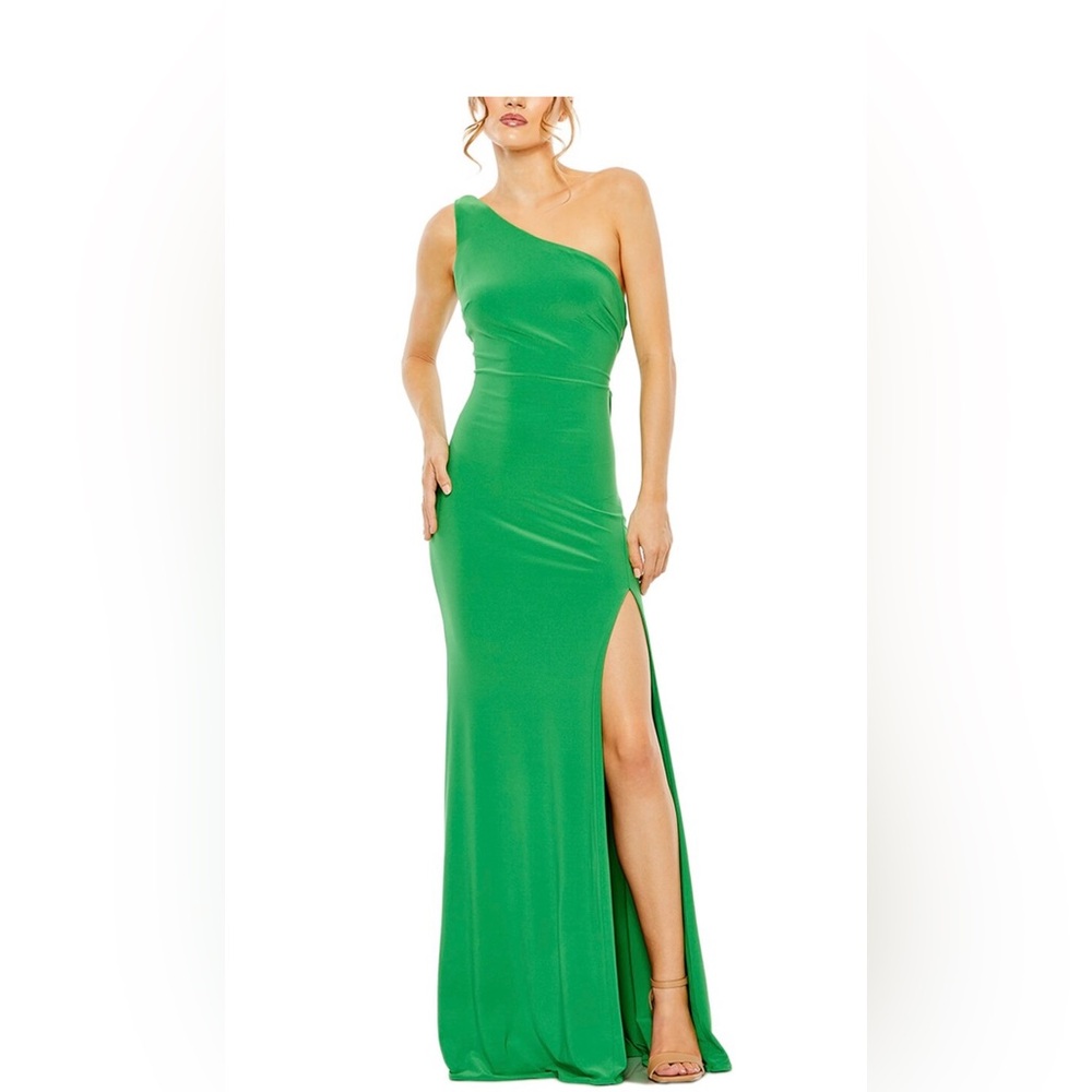 MAC DUGGAL
One-shoulder Draped Back Gown in Jersey